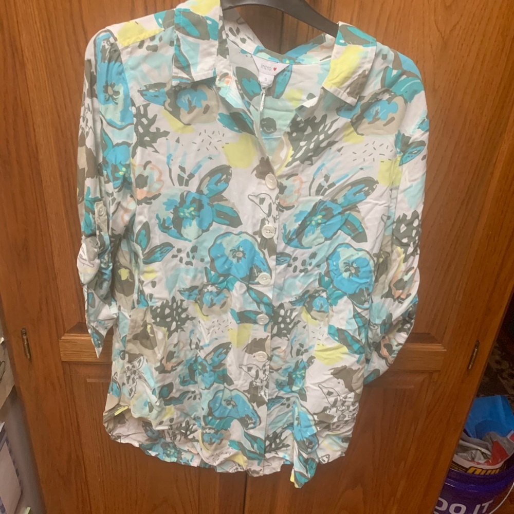 Button down - Picture 1 of 4